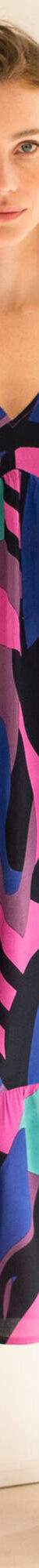 Robe longue fluide imprimée col V, viscose (marine / violine) Robe longue fluide imprimée col V, viscose (marine / violine)